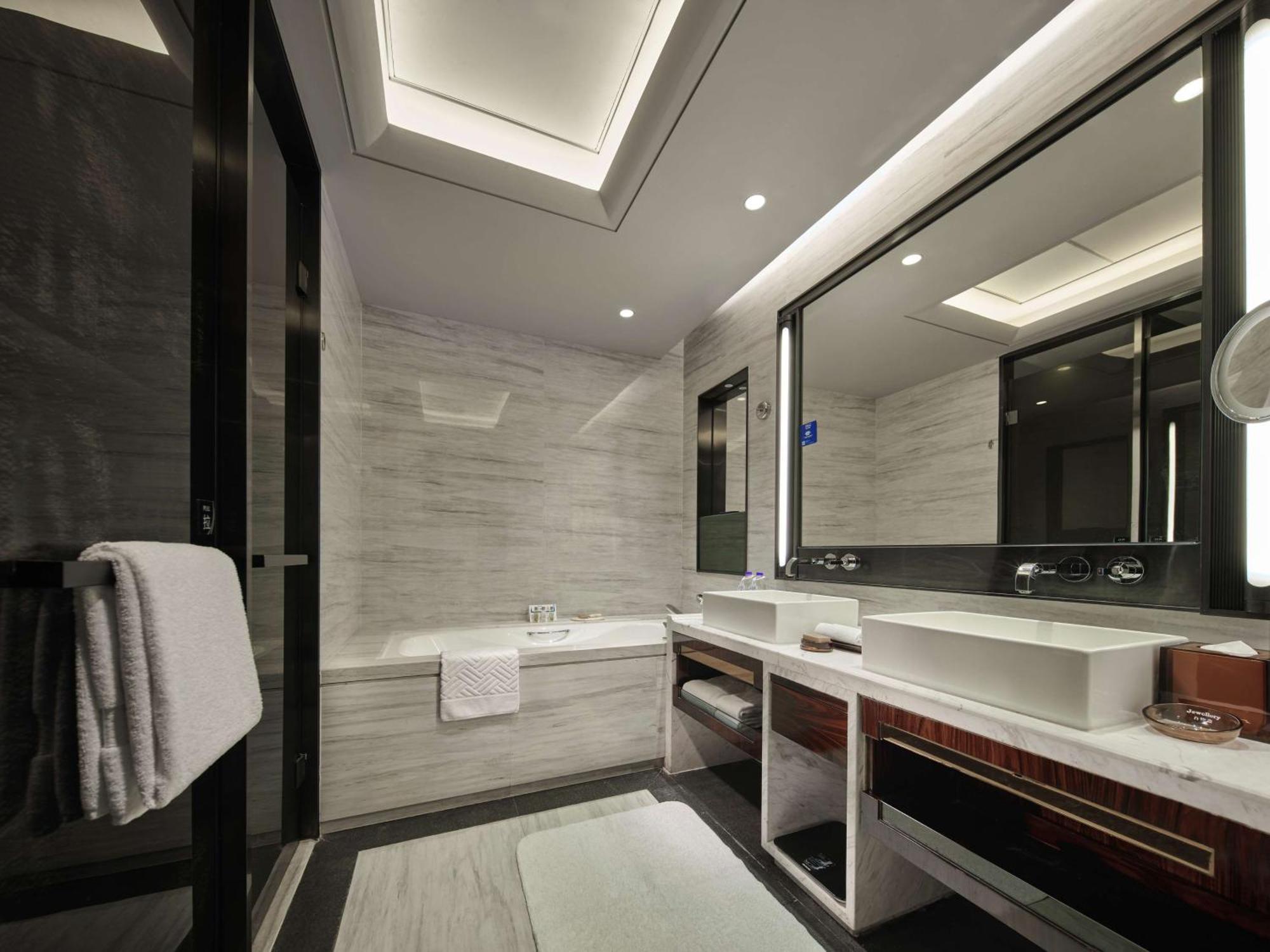 Hilton Shenzhen Shekou Nanhai Экстерьер фото